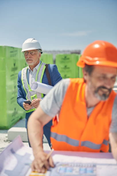 istock Foreman with a smartphone staring into the distance 1265679352