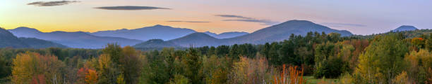 a lo largo de la carretera kancamagus - white mountain national forest fotografías e imágenes de stock