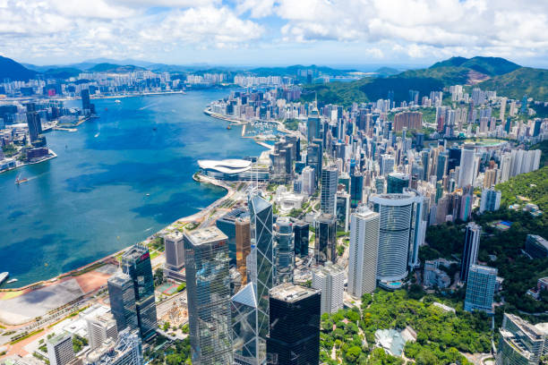 vista con i droni di hong kong city - stock market stock exchange city global finance foto e immagini stock