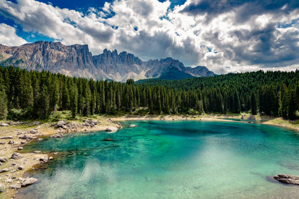 lago di carezza- karersee, trentino-alto adige, italy - latemar mountain range foto e immagini stock