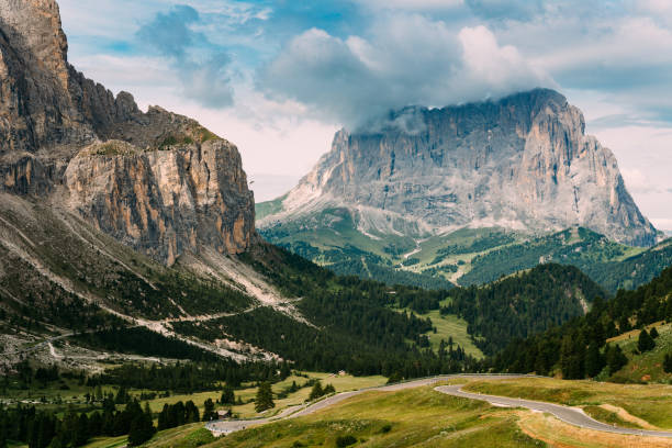 cime dolomitiche (alto adige, italia). - tirol season rock mountain peak foto e immagini stock