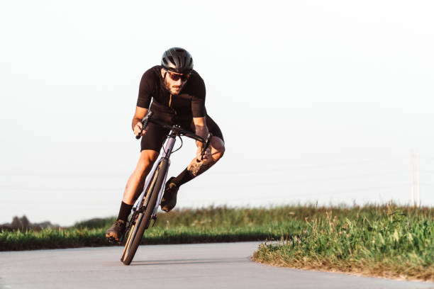 도로에 전문 자전거 타는 - triathlon cycling bicycle competition 뉴스 사진 이미지