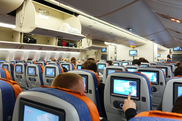 cabine d’un avion aeroflot avec des passagers à bord. - aeroflot photos et images de collection