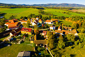luftaufnahme-des-tschechischen-dorfes-ca