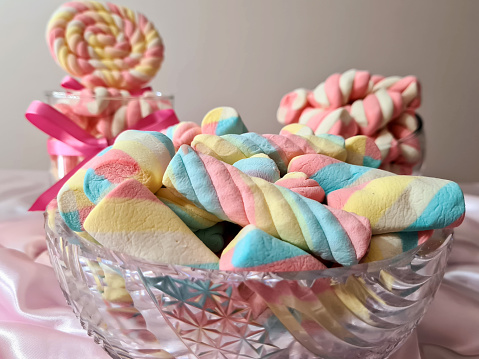 Delicious colorful marshmellows, on a beautiful party table.