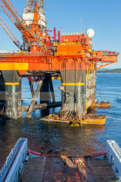 istock Siem Amethyst doing anchor handling with the oil rig West Alpha. 1266114499