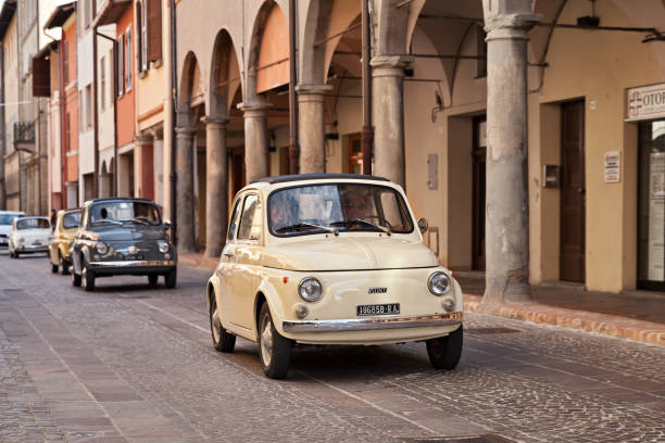 rocznik fiat 500 r (1973) - cinquecento zdjęcia i obrazy z banku zdjęć