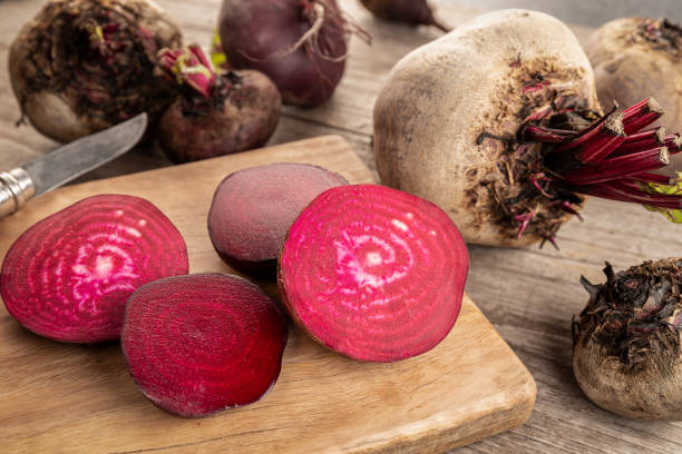 organic red beet root - table ingredient gardening agriculture imagens e fotografias de stock