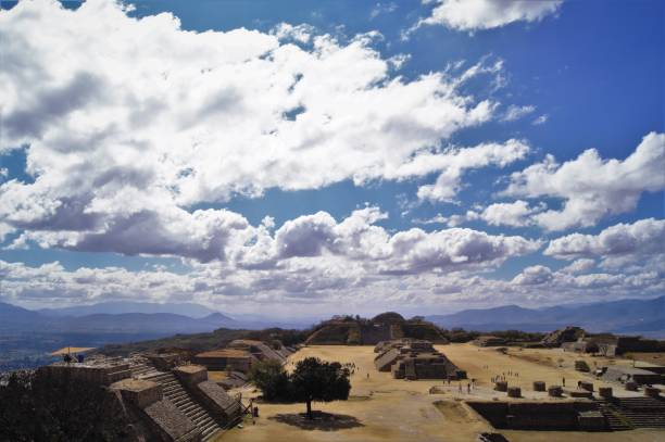 monte albén, oaxaca, mexiko - north american tribal culture fotos stock-fotos und bilder