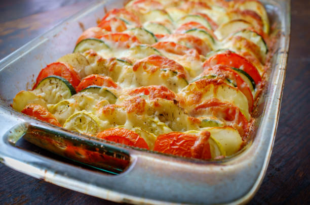 французский овощной тянь - zucchini gratin casserole squash стоковые фото и изображения