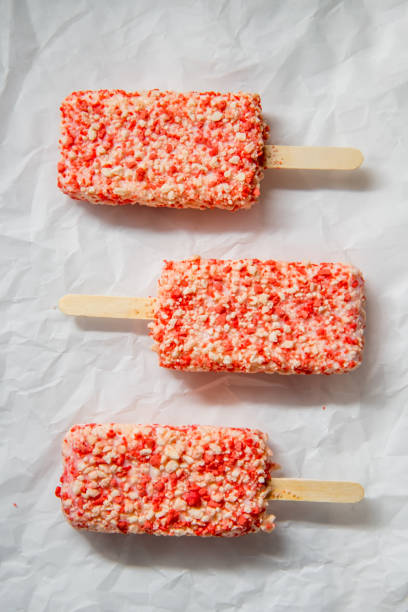 istock Strawberry Shortcake Icecream Bars 1266203953