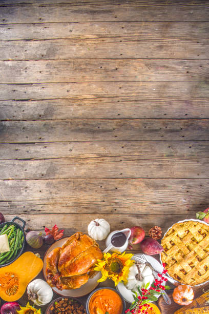 comida del día de acción de gracias - thanksgiving cheerful happiness gratitude fotografías e imágenes de stock