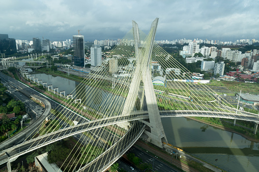 Aerial view of the cable-d'and end-to-end bridge of the city of São Paulo