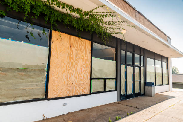 istock Bankrupt Retail Store After Pandemic Crash 1266311489