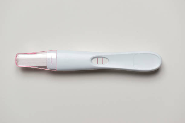 тест на беременность - pregnancy test стоковые фото и изображения