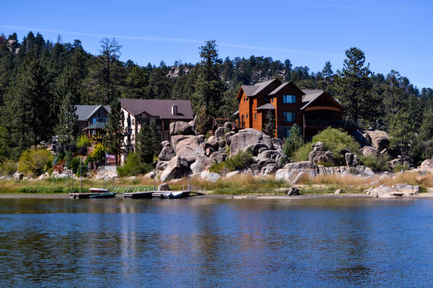 istock Mountain place houses 1266326197