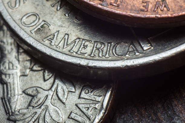 pile изменение макро - stack quarter coin us coin стоковые фото и изображения