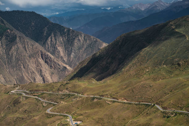 istock 72 road turns in Tibet 1266374481