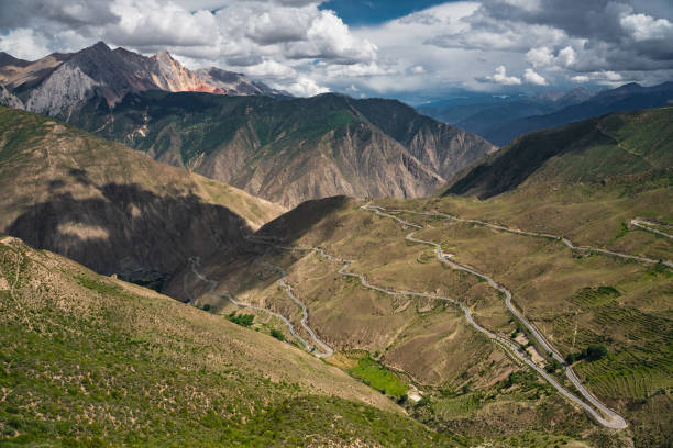 istock 72 road turns in Tibet 1266374542