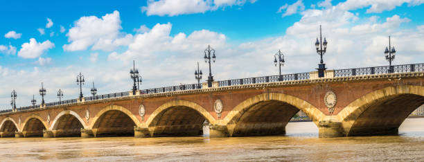 istock Old stony bridge in Bordeaux 1266374544