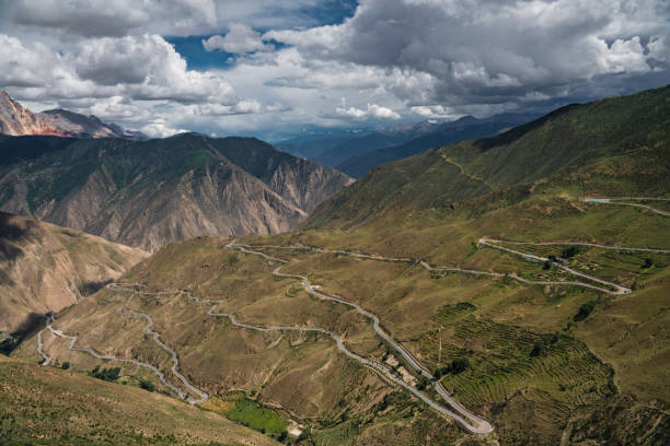istock 72 road turns in Tibet 1266374547