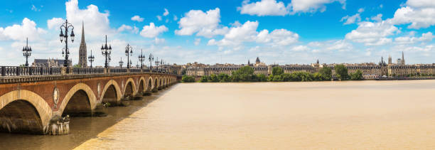 istock Old stony bridge in Bordeaux 1266374580