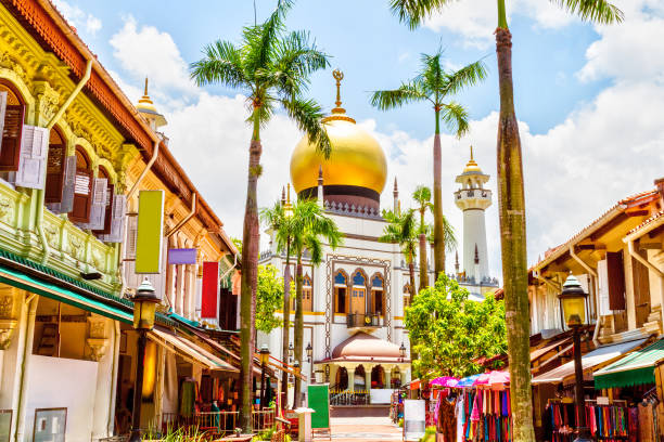 a histórica mesquita masjid sultan é um monumento nacional em cingapura com uma longa história que remonta a 1824. - 1824 - fotografias e filmes do acervo