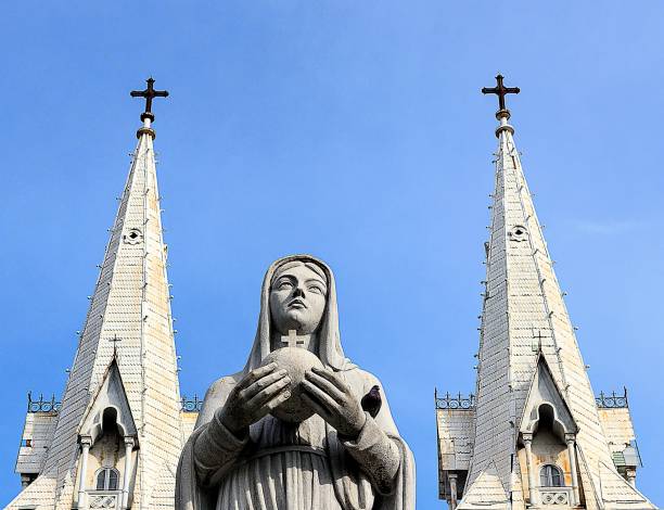 The picture was taken in Ho Chi Minh City on a Saturday morning (August 15, 2020). The content is the scenery of Notre Dame Cathedral in Saigon. This is a religious architecture built by the French in the early twentieth century.