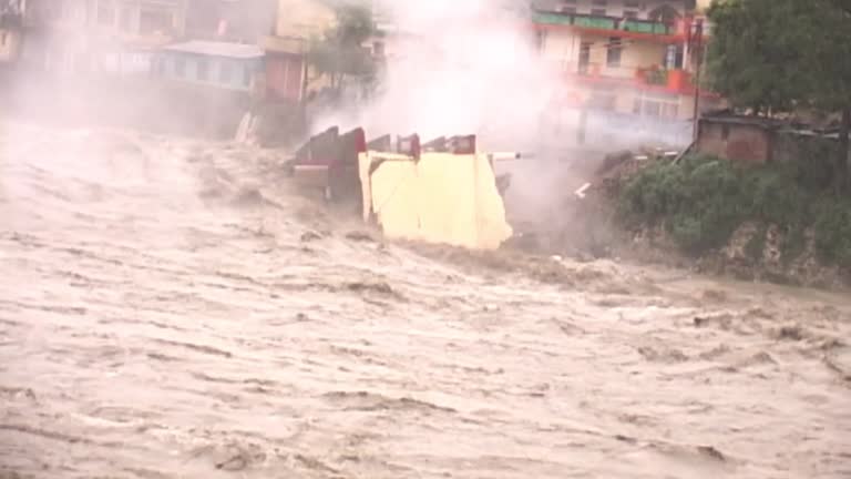 Disaster in india Ganges Himalayas .