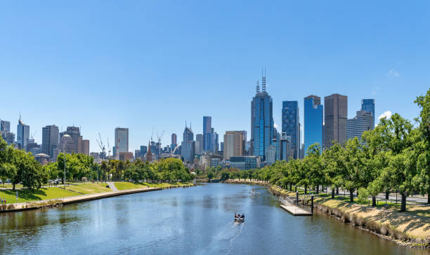 skyline de melbourne, australia - melbourne day city skyline fotografías e imágenes de stock