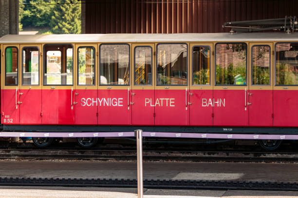 schynige platte bahn carruagem no galpão - jungfrau bahn - fotografias e filmes do acervo