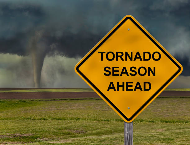 토네이도 시즌 앞서 경고 기호 - tornado storm disaster storm cloud 뉴스 사진 이미지