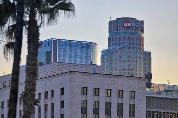 los angeles skyscrapers in downtown - cnb bank and u.s. bank tower - u s bank tower imagens e fotografias de stock