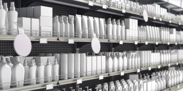 白いスーパーマーケットの棚や化粧品、ボトル、チューブ、ボックス、パーソナルケア製品とショーケース。 - packaging bottle cosmetics container ストックフォトと画像