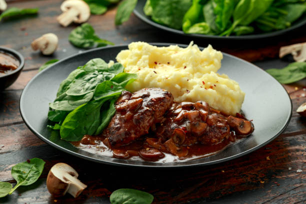 salisbury steak with mushroom gravy, mashed potatoes and spinach - salisbury steak imagens e fotografias de stock