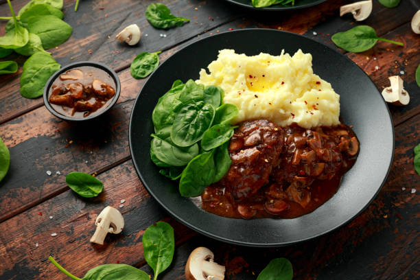 salisbury steak with mushroom gravy, mashed potatoes and spinach - salisbury steak imagens e fotografias de stock