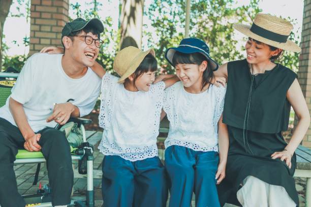 夏の車椅子男性と日本の家族 - お祝い 写真 ストックフォトと画像
