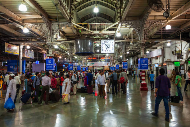 chhatrapati shivaji terminus interno a mumbai - scozia centrale foto e immagini stock
