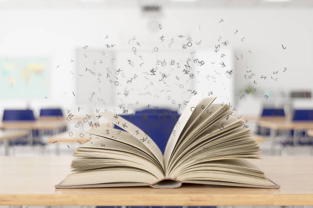 abra el libro mágico en el escritorio en el aula. - open book teaching table fotografías e imágenes de stock