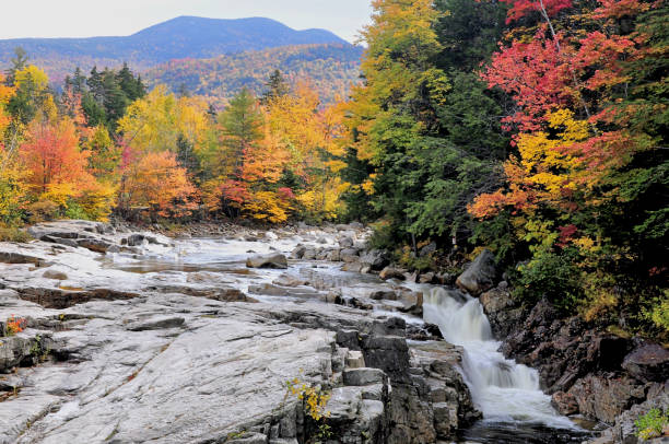rocky gorge (new hampshire) - rapid appalachian mountains autumn water photos et images de collection