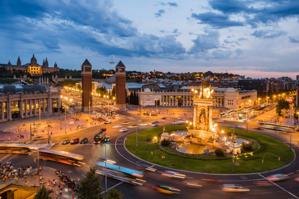 スペイン・バルセロナの夕暮れ広場のエスパーニャ歴史広場 - plaza de espana barcelona street catalonia ストックフォトと画像