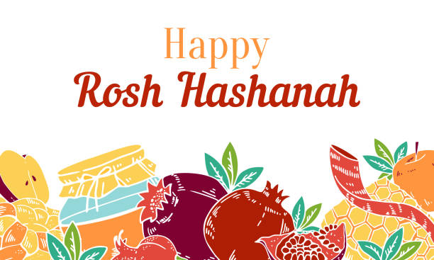 유대인 새해 로쉬 하샤나는 페이지의 하단에 전통적인 개체와 음식이있는 템플릿을 디자인합니다. 올해의 히브리어 헤드타이틀. 손으로 그린 벡터 스케치 일러스트레이션 - rosh hashanah stock illustrations