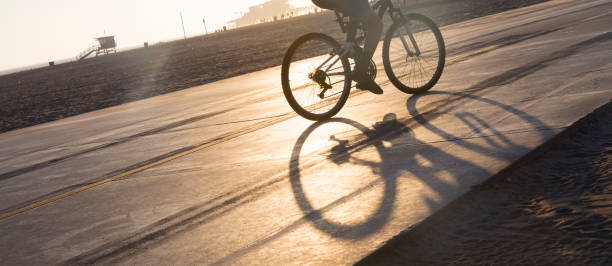 biking in santa monica - santa monica pier beach panoramic santa monica imagens e fotografias de stock