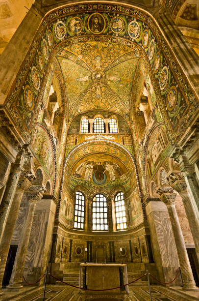 basilika san vitale in ravenna, emilia-romagna, italien - indoors church emilia romagna europe stock-fotos und bilder