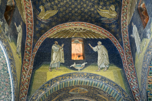 apostel paulus und petrus, mausoleum von galla placidia, ravenna, italien - indoors church emilia romagna europe stock-fotos und bilder