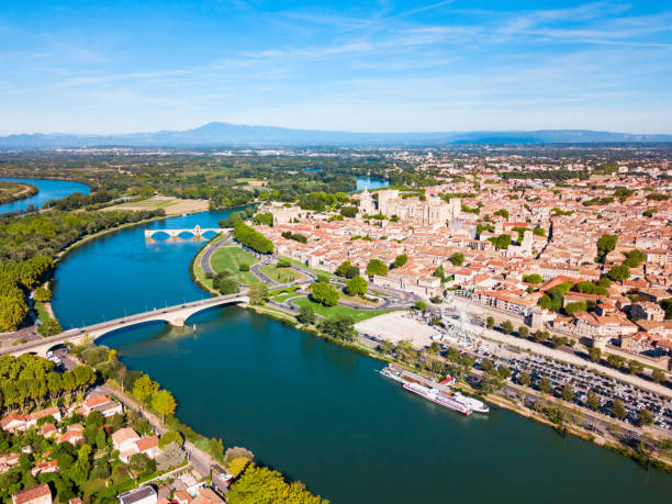 vista aerea della città di avignone, francia - rhone bridge foto e immagini stock