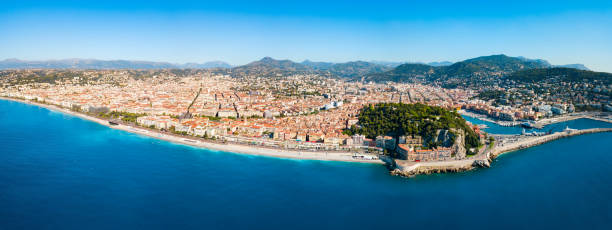 хороший панорамный вид с воздуха, франция - city of nice france city coastline стоковые фото и изображения