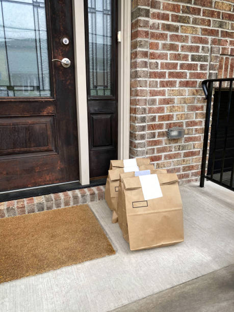 istock Contactless Home Delivery 1266751635