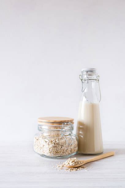 oatmeal and oat milk - oat whole wheat cereal plant oat flake imagens e fotografias de stock