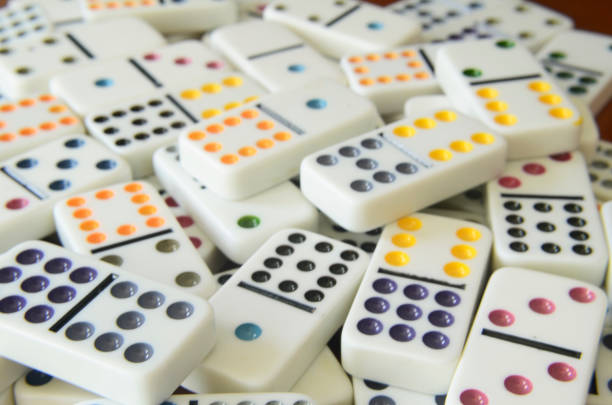 dominoe pieces, shuffle dominoe pieces, domino pieces on a sequence